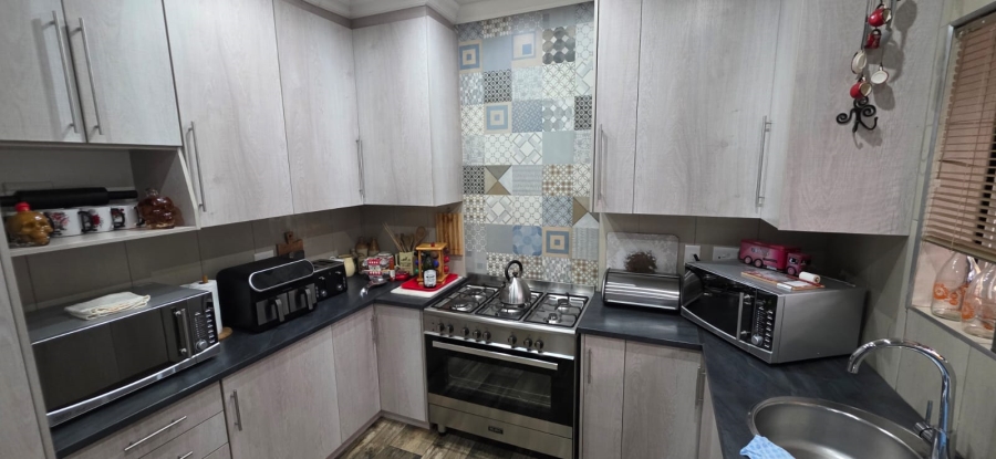 3 Bedroom Property for Sale in Flamwood North West